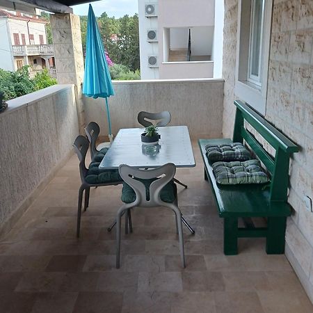 Apartments Marino - Near Family Friendly Beach Supetar Ngoại thất bức ảnh