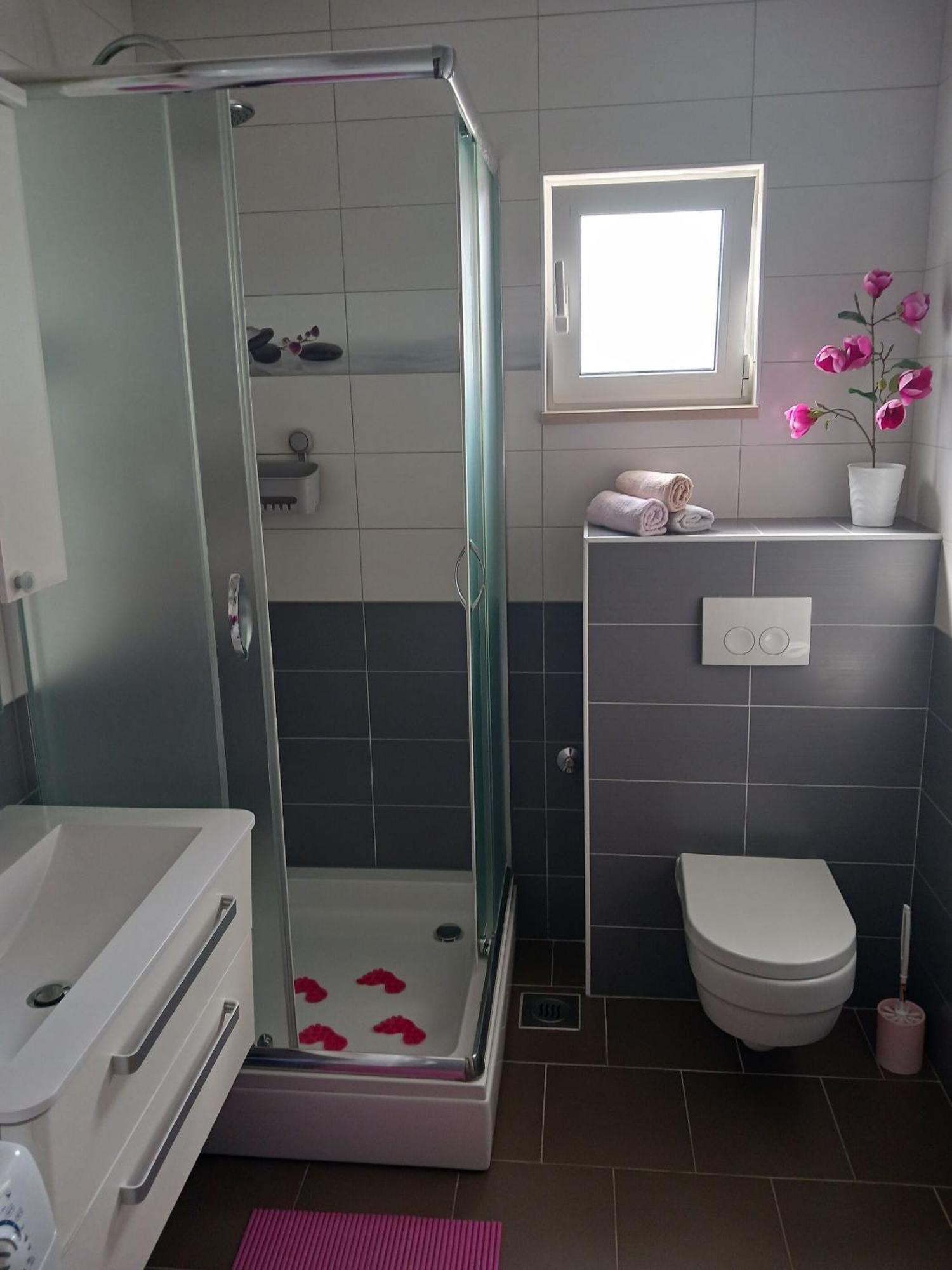 Apartments Marino - Near Family Friendly Beach Supetar Ngoại thất bức ảnh